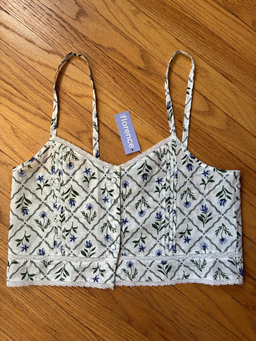 Florence White Floral Lace-Trim Crop Cami with Blue Flowers (sz small)